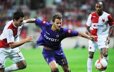 جيلاردينو قاد فيورنتينا للتأهل لدوري المجموعات