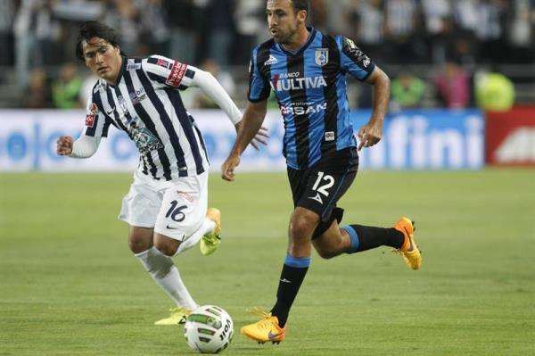  جانب من مباراة باتشوكا وكيريتارو في ذهاب نصف نهائي مرحلة إياب الدوري المكسيكي