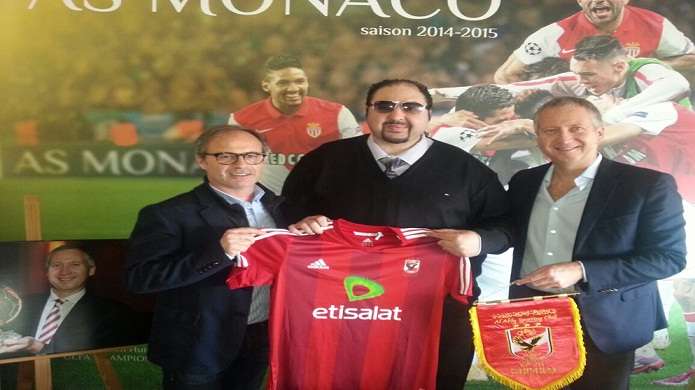 هيثم عرابي مدير التعاقدات بالنادي الأهلي ( وسط )