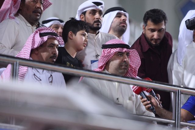 الفهد مع عضو شرف النادي الاهلي رمضان العنزي في المباراة النهائية