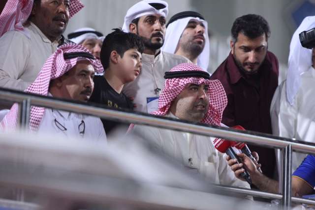 الفهد مع عضو شرف النادي الاهلي رمضان العنزي في المباراة النهائية