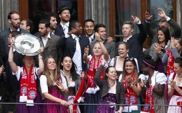 2015-05-24t132641z_233242203_lr2eb5o11c600_rtrmadp_3_soccer-germany-bayern-celebrations_reuters
