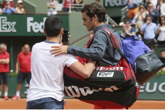 federer-fan-selfie.jpg.size.xxlarge.letterbox