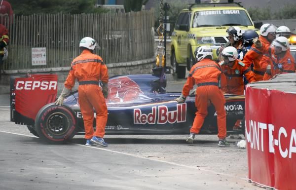 2015-05-24t150236z_1119297420_gf10000106334_rtrmadp_3_motor-racing-prix_reuters