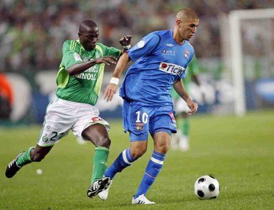 كريم بنزيمة بجانب محمد دابو