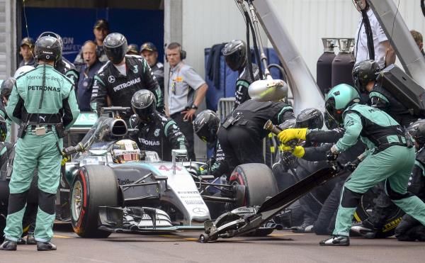 2015-05-24t154441z_1244035593_gf10000106394_rtrmadp_3_motor-racing-prix_reuters