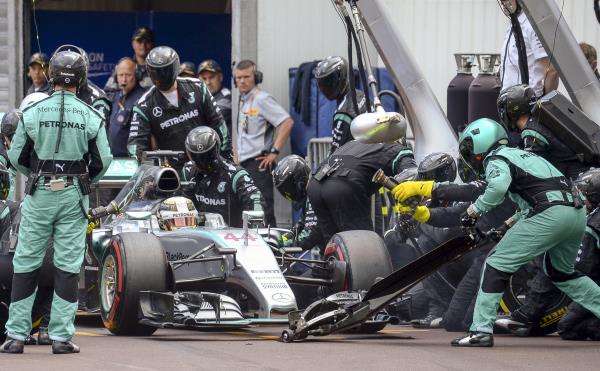 2015-05-24t154441z_1244035593_gf10000106394_rtrmadp_3_motor-racing-prix_reuters