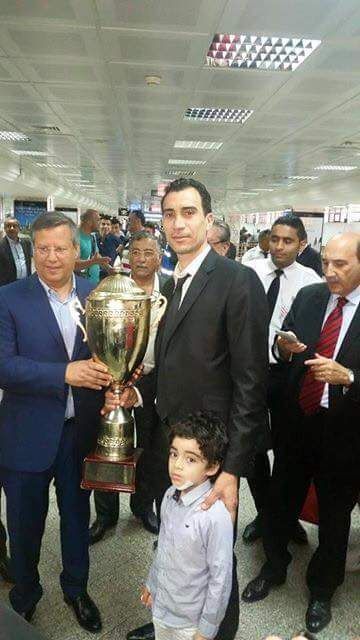 استقبال لاعبي الترجي في مطار تونس قرطاج وفي المقدمة رئيس الترجي حمدي المدب 