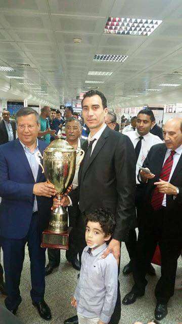 استقبال لاعبي الترجي في مطار تونس قرطاج وفي المقدمة رئيس الترجي حمدي المدب 