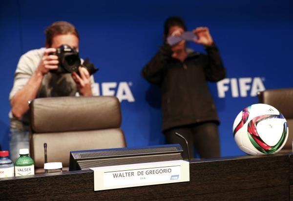 2015-05-27t091643z_1760475328_lr2eb5r0prkr3_rtrmadp_3_soccer-fifa-arrests_reuters