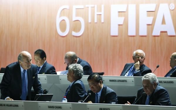 2015-05-29t115038z_854070473_lr2eb5t0ww4hu_rtrmadp_3_soccer-fifa-blatter-address_reuters