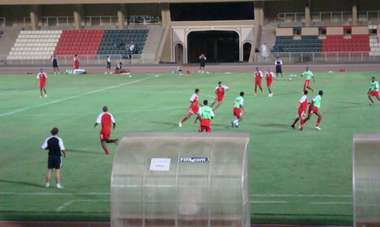 احد تدريبات المنتخب العماني يوم أمس استعدادا للمباراة