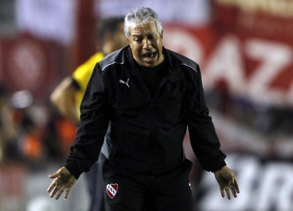 2012-11-02t023243z_1040537156_gm1e8b20t7n01_rtrmadp_3_soccer-latam-sudamericana_reuters