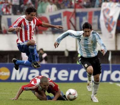 جانب من لقاء الأرجنتين والباراجواي