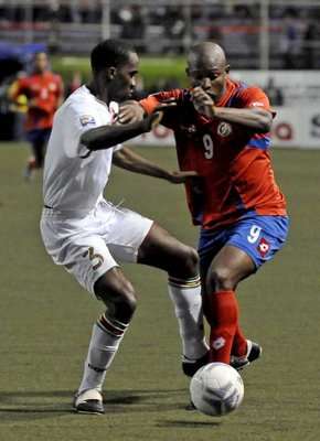 جانب من لقاء كوستاريكا وسورينام