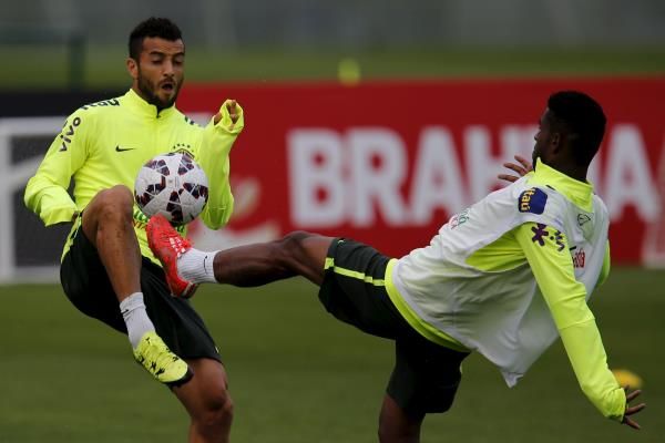 2015-06-03t195430z_433476982_gf10000116459_rtrmadp_3_copaamerica-brazil_reuters