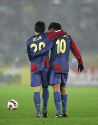 ديكو ورونالدينهو حينما كانا معاً في برشلونة