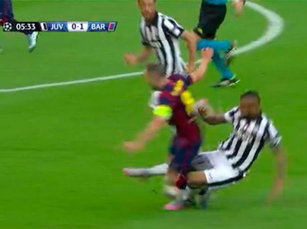 el-arbitro-perdona-la-expulsion-a-vidal (2)