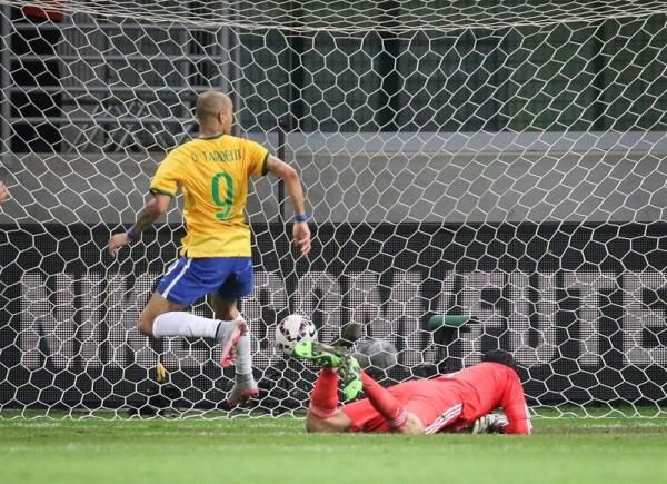 20150607-635693155392605535w_efe