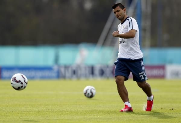2015-06-01t220753z_304094331_gf10000114348_rtrmadp_3_soccer-copaamerica_reuters