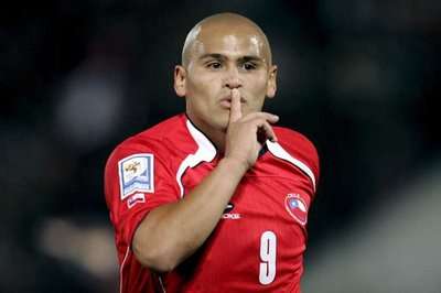 فرحة التشيلي هومبرتو سوازو بالهدف الذي سجله