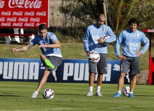 2015-05-28t151924z_2052526889_gf10000110274_rtrmadp_3_uruguay-soccer_reuters