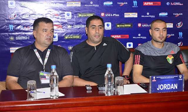 عبد القادر يتحدث في المؤتمر الصحفي اليوم