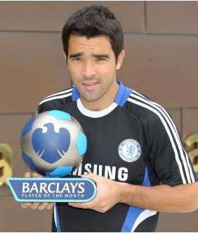 ديكـو يحمـل جائـزة أفضـل لاعـب