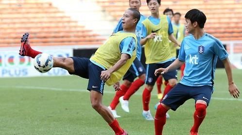 كانج في التدريب الأخير لكوريا قبل مواجهة الإمارات