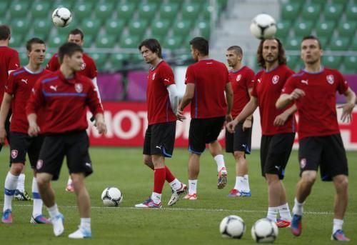 2012-06-11t190800z_01_aa126_rtridsp_3_soccer-euro_reuters