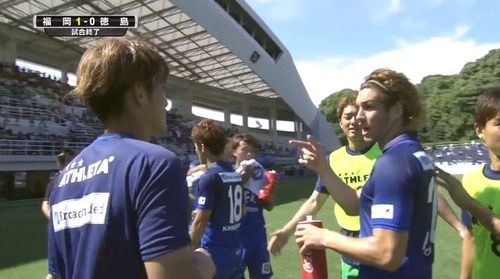 صورة تلفزيونية توضح غضب نوريوشي من تصريح الحكم