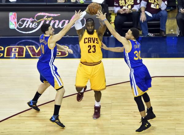 2015-06-12t031554z_2092403333_nocid_rtrmadp_3_nba-playoffs-golden-state-warriors-at-cleveland-cavaliers_reuters