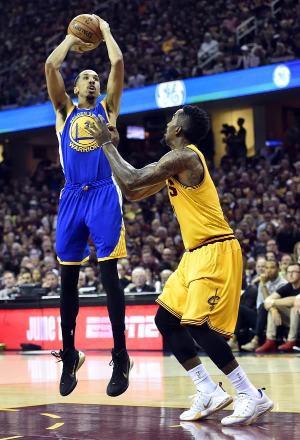 2015-06-12t015530z_1735241048_nocid_rtrmadp_3_nba-playoffs-golden-state-warriors-at-cleveland-cavaliers_reuters