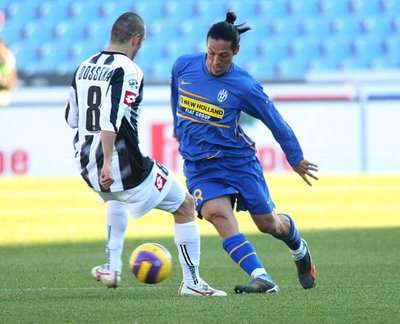 جانب من لقاء الفريقين في الموسم الماضي