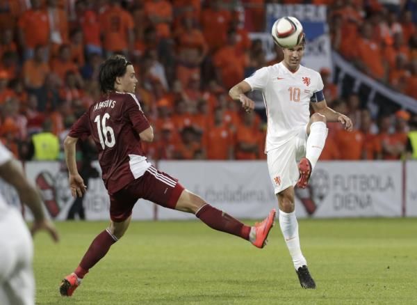 2015-06-12t194656z_1660920439_lr1eb6c1ixxoi_rtrmadp_3_soccer-euro_reuters