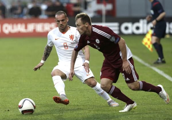 2015-06-12t192926z_667721056_lr1eb6c1i4rn6_rtrmadp_3_soccer-euro_reuters