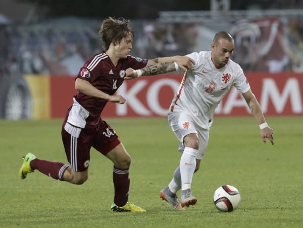 2015-06-12t194454z_828155673_lr1eb6c1iujoe_rtrmadp_3_soccer-euro_reuters