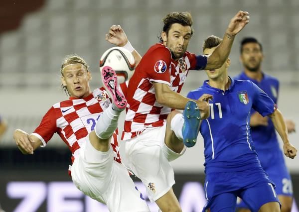 2015-06-12t192632z_620536796_lr1eb6c1hzxn0_rtrmadp_3_soccer-euro_reuters