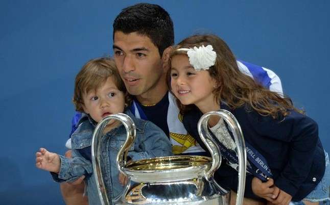 luis-suarez-junto-sus-hijos-1434217937304