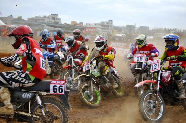 2014-11-30t112120z_544548838_gm1eabu1hmj01_rtrmadp_3_india-motorracing_reuters