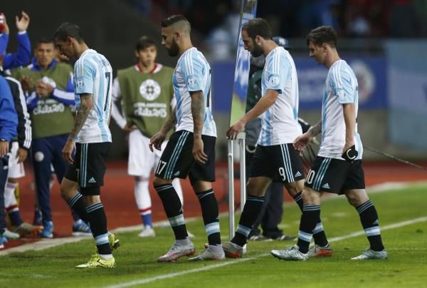 2015-06-13t233546z_1318926133_tb3eb6d1tjc37_rtrmadp_3_soccer-copa-m4_reuters