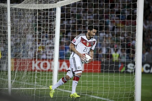 2015-06-13t202641z_1344855172_gf10000126646_rtrmadp_3_soccer-euro_reuters