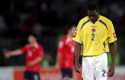 خيبة أمل أحد لاعبي المنتخب الكولمبي أمام تشيلي 