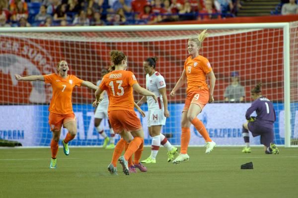 2015-06-16t013045z_1559914261_nocid_rtrmadp_3_soccer-women-s-world-cup-netherlands-at-canada_reuters
