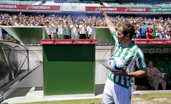2015-06-16t130628z_1489721479_gf10000129271_rtrmadp_3_soccer-spain-betis-vandervaart_reuters
