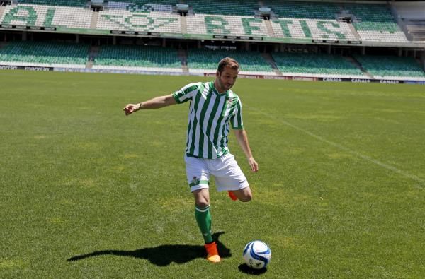 2015-06-16t124223z_1502761840_gf10000129249_rtrmadp_3_soccer-spain-betis-vandervaart_reuters