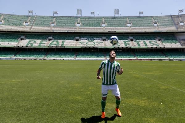 2015-06-16t124138z_1745882445_gf10000129243_rtrmadp_3_soccer-spain-betis-vandervaart_reuters