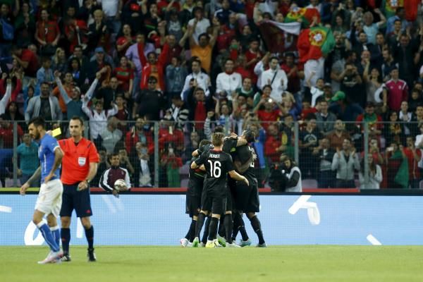 2015-06-16t200010z_1571937435_gf10000129690_rtrmadp_3_soccer-friendly_reuters