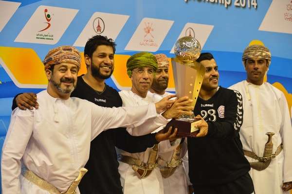 الحارثي يتوج مسقط بلقب درع الوزارة لكرة القدم