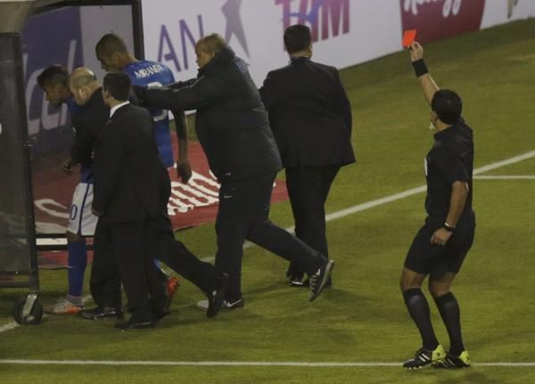 2015-06-18t022937z_1712021624_tb3eb6i06x38i_rtrmadp_3_soccer-copa-m11_reuters